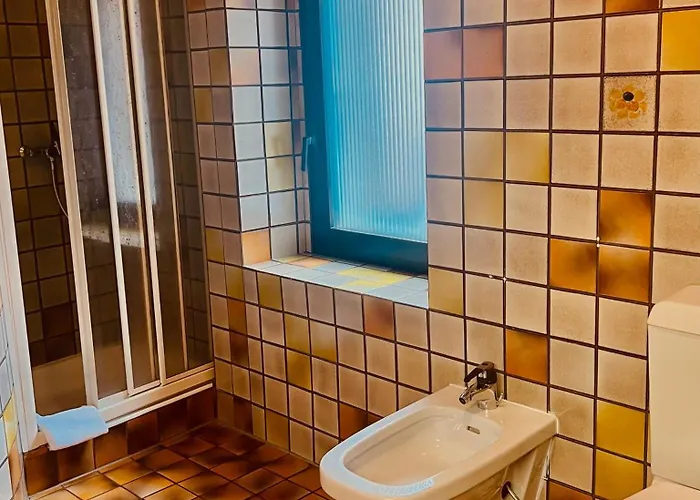 阿斯科纳广场餐厅酒店 2*