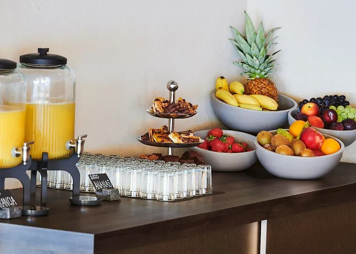 阿斯科纳广场餐厅酒店