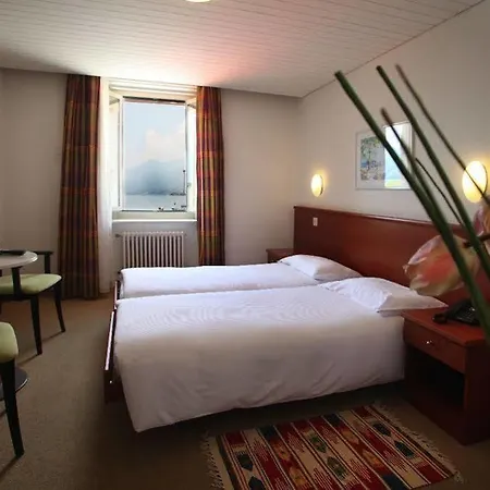 Piazza & Restaurants Hotell 2*