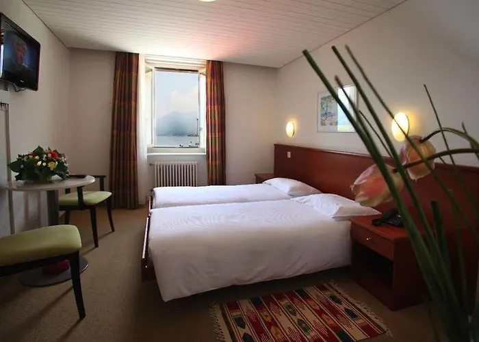 Piazza & Restaurants Hotell 2*